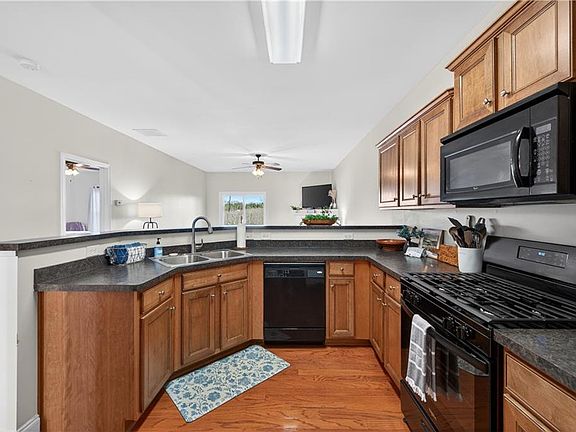 4th image of 172 Riley Cir