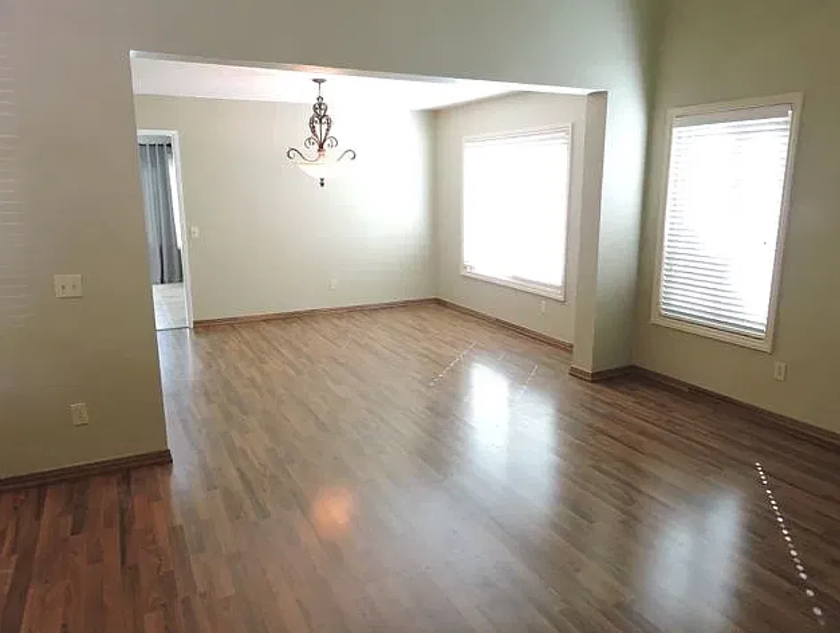 4 bed, 2774 sqft, $5,500 — Photo 2