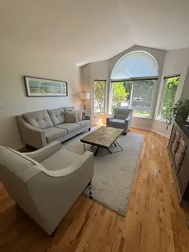4 bed, 2.5 bath, 2357 sqft, $5,000 — Photo 3
