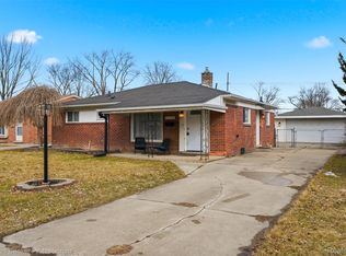 21756 Dexter Ct, Warren, MI 48089