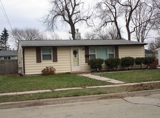 210 Home Dr, Dekalb, IL 60115