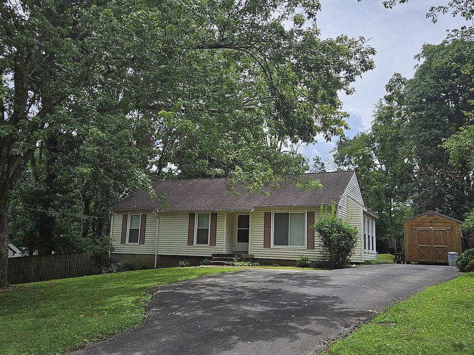 1st image of 107 Oak Ct