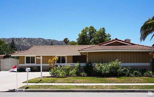 This home has beautiful mountain views and is located on a well-manicured neighborhood.