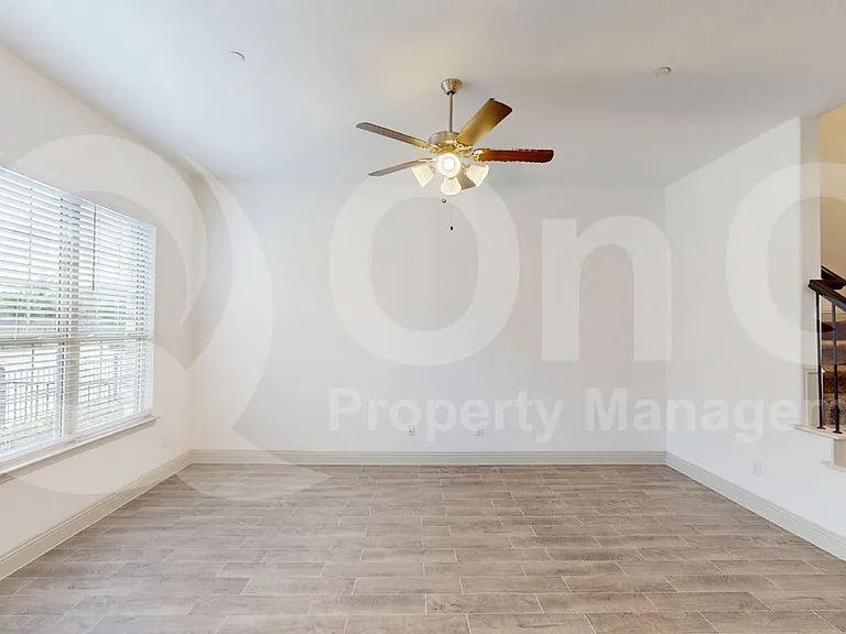 6242 Blythe Dr — Photo 3