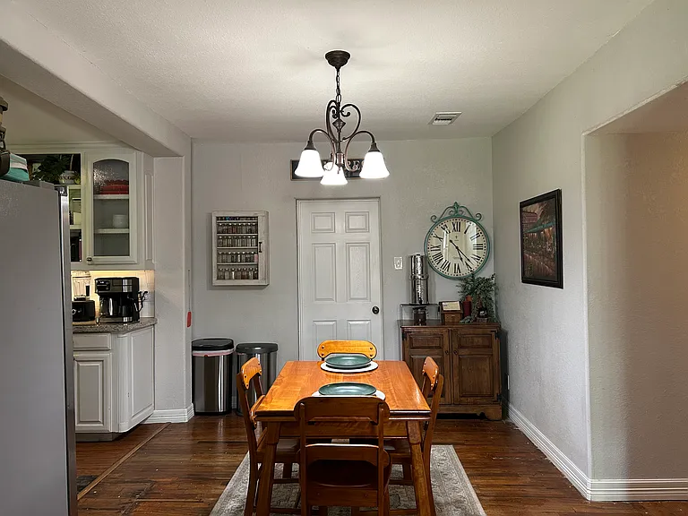 712 Hale St — Photo 18