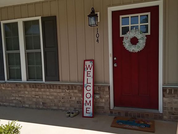2nd image of 104 Squire Cir