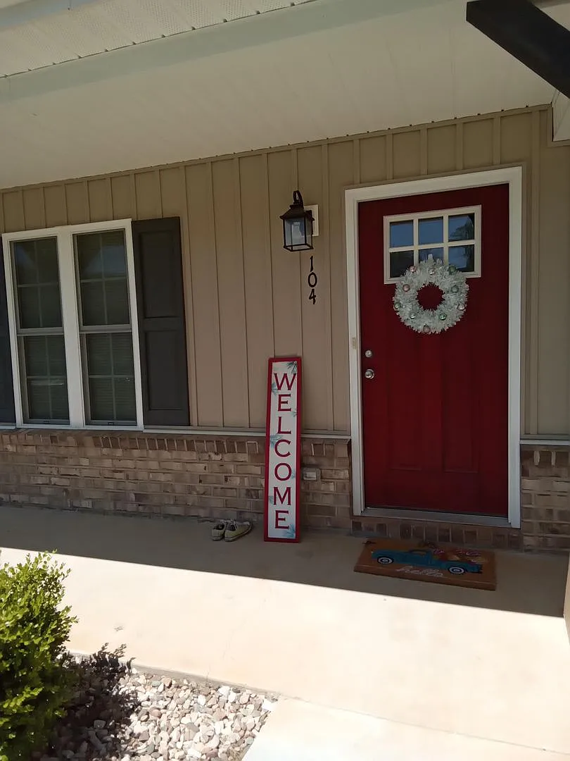 Building Photo - 104 Squire Cir