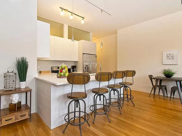 1755 N Damen Ave — Photo 3