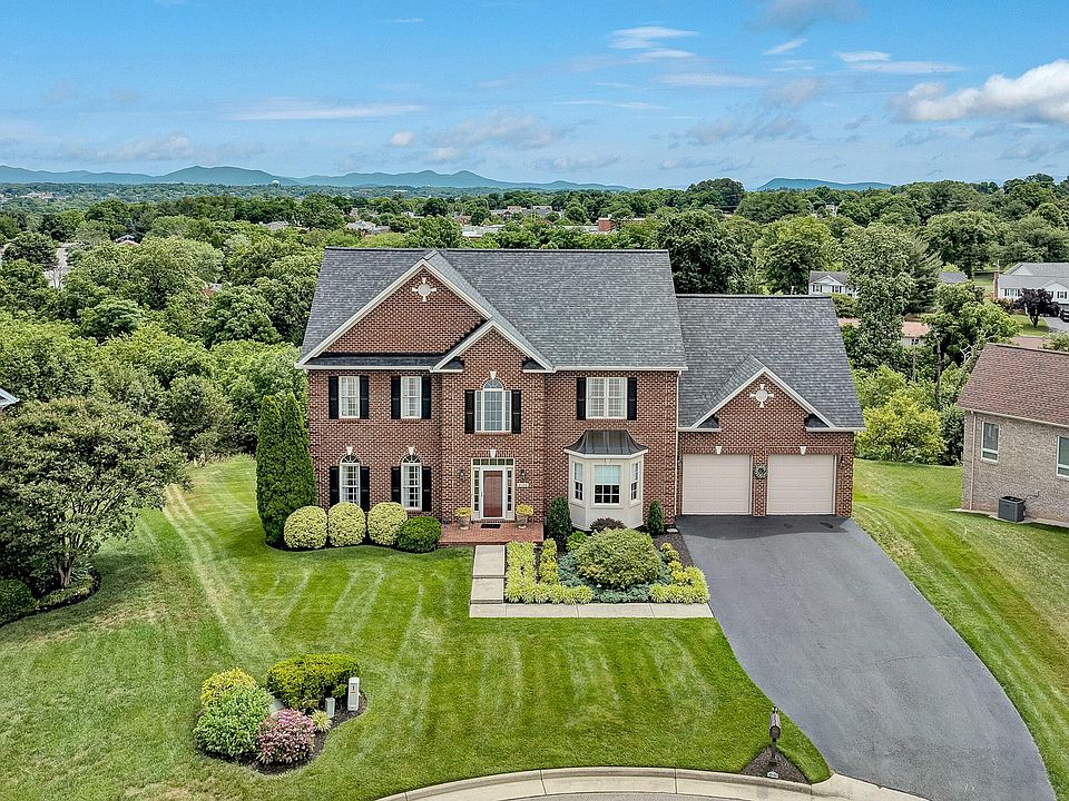 1st image of 2120 River Oaks Dr
