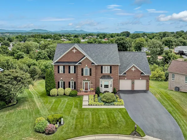 2120 River Oaks Dr, Salem, VA 24153