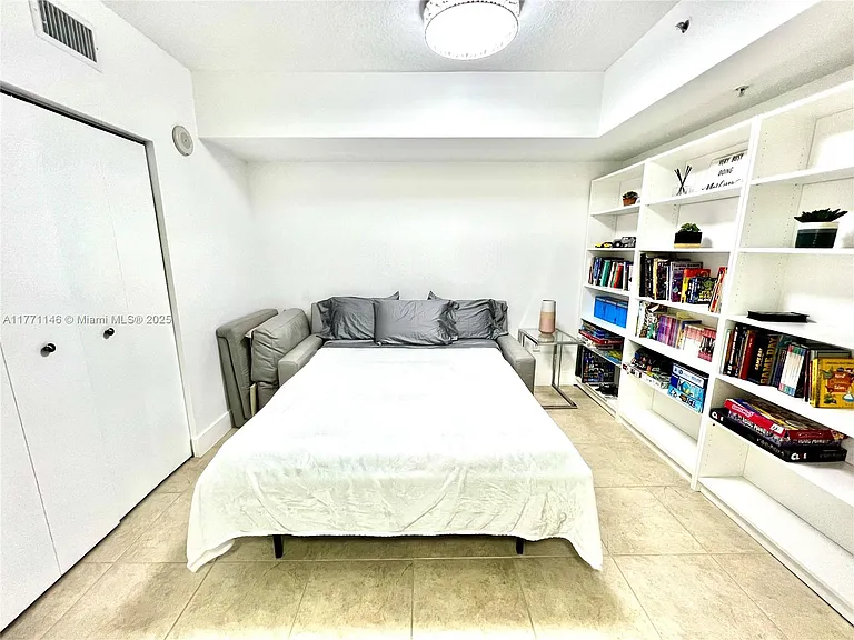 16699 Collins Ave #3306 — Photo 9