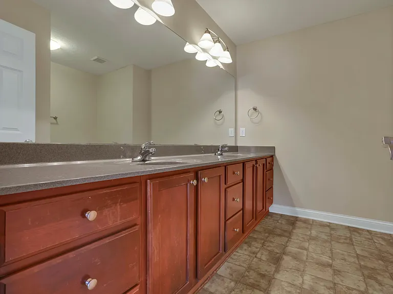 Full Hall Bath