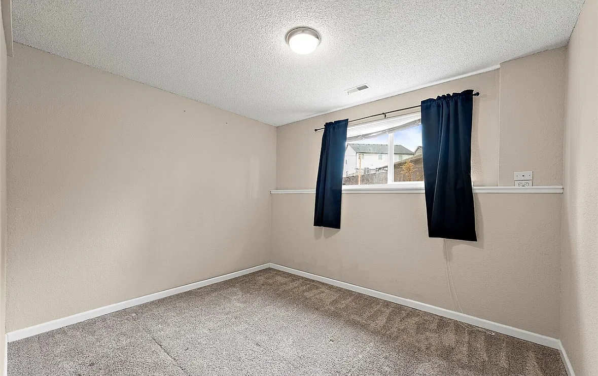 2 bed, 2480 sqft, $1,900 — Photo 4