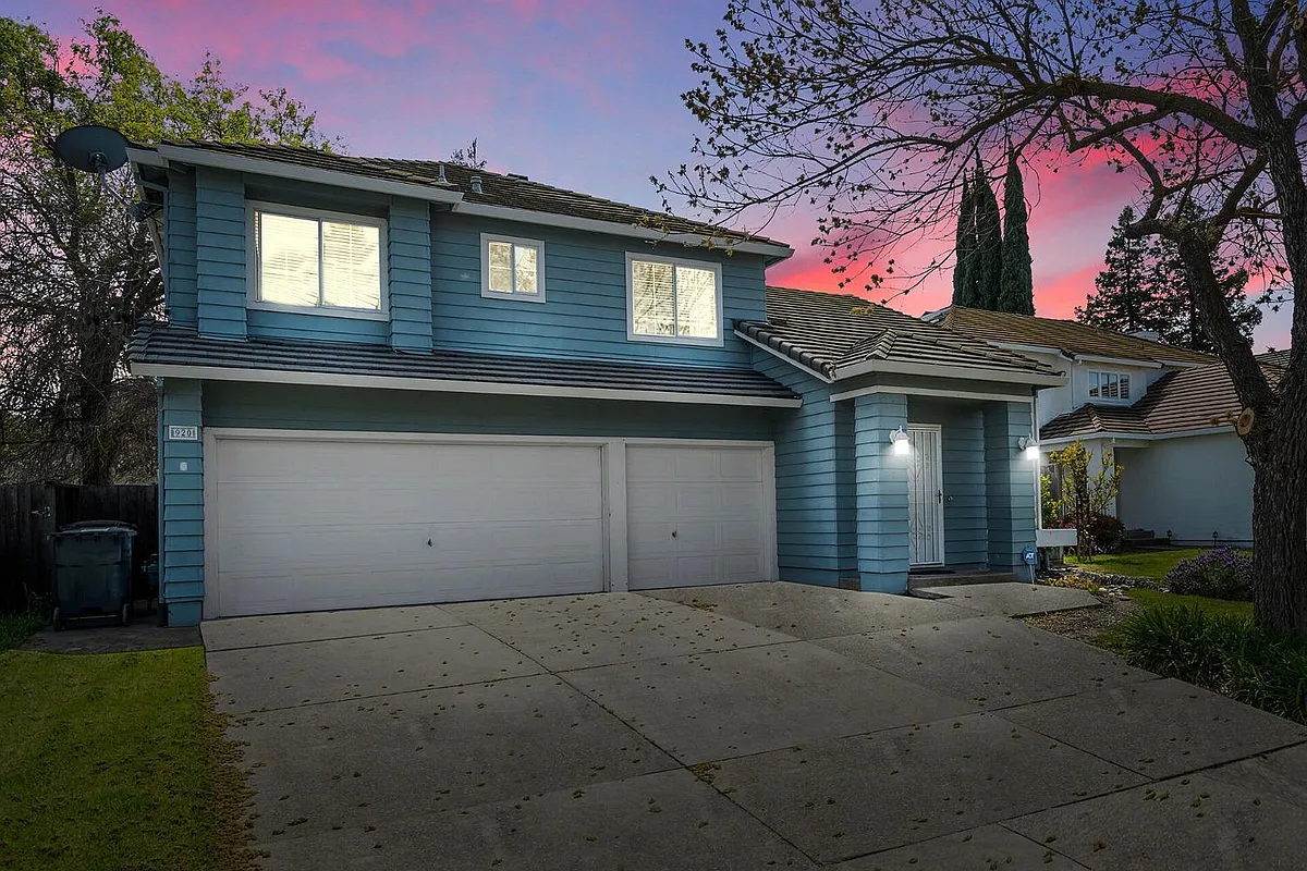 Building Photo - 920 Menay Dr
