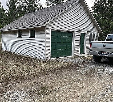 Detached garage