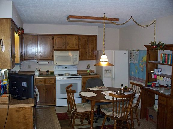 5th image of 1006 Rainbow Dr