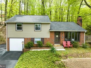 576 Forest Rd, Wayne, PA 19087