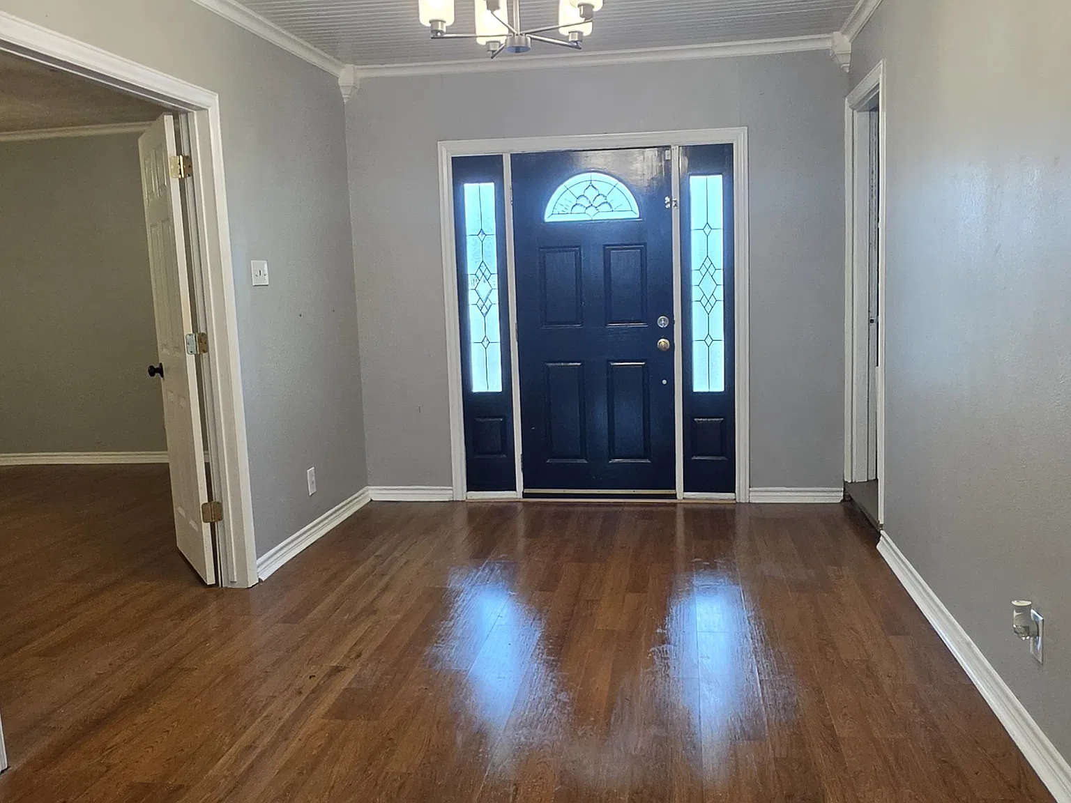 4 bed, 2.5 bath, 2042 sqft, $2,300 — Photo 3