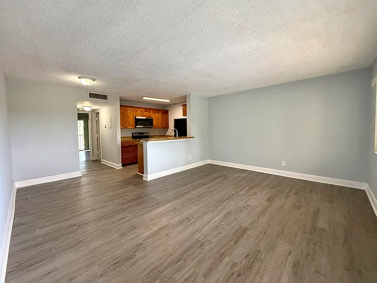 1722 Meadows Cir #W — Photo 3
