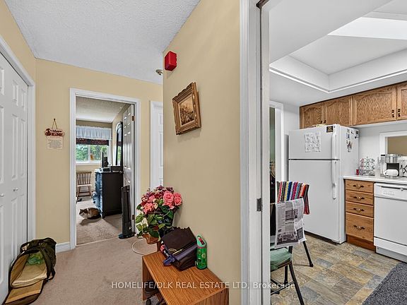 5th image of 820 Laurier Blvd #306