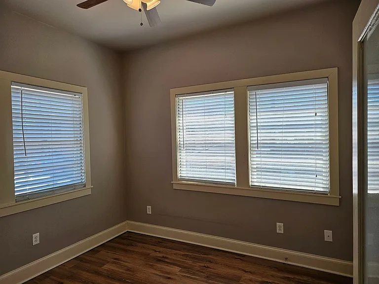 114 N Cypress St — Photo 17