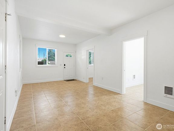 5th image of 904 La Salle Street