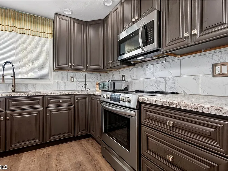 3864 Royal Palm Dr — Photo 14