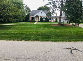 1556 S 164th St, New Berlin, WI 53151