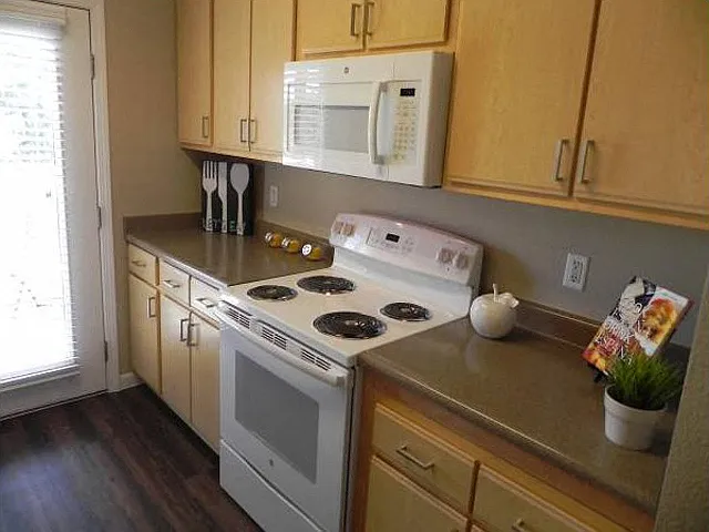 DAVINCI APARTMENTS — Photo 13