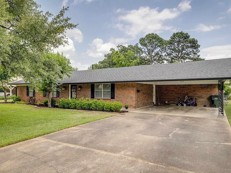 404 Island Dr — Photo 2