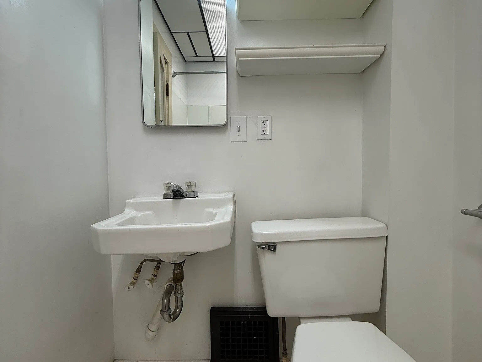 2 bed, 3377 sqft, $899 — Photo 4