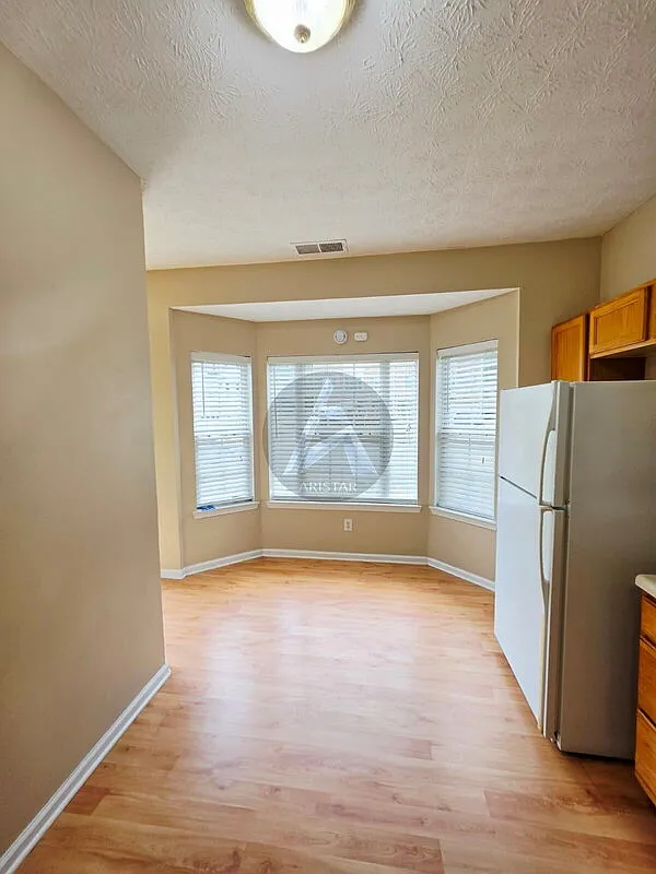 2 bed, 2.5 bath, 3364 sqft, $1,765 — Photo 4