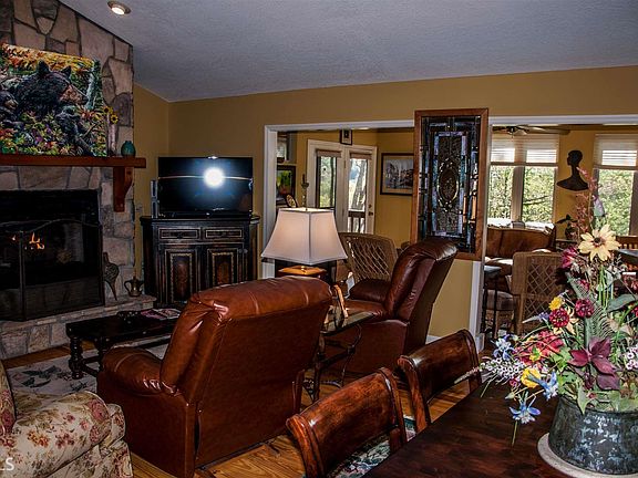 4th image of 160 Dalton Dr #9