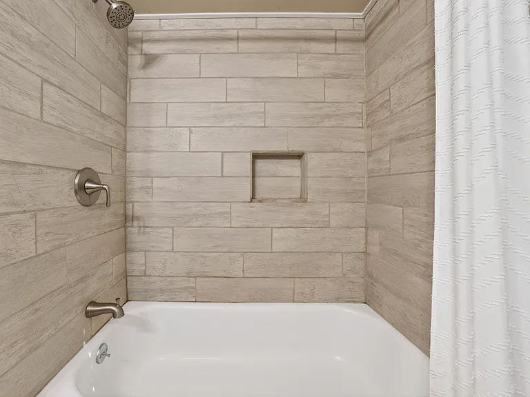 3712 Hampton Blvd — Photo 11