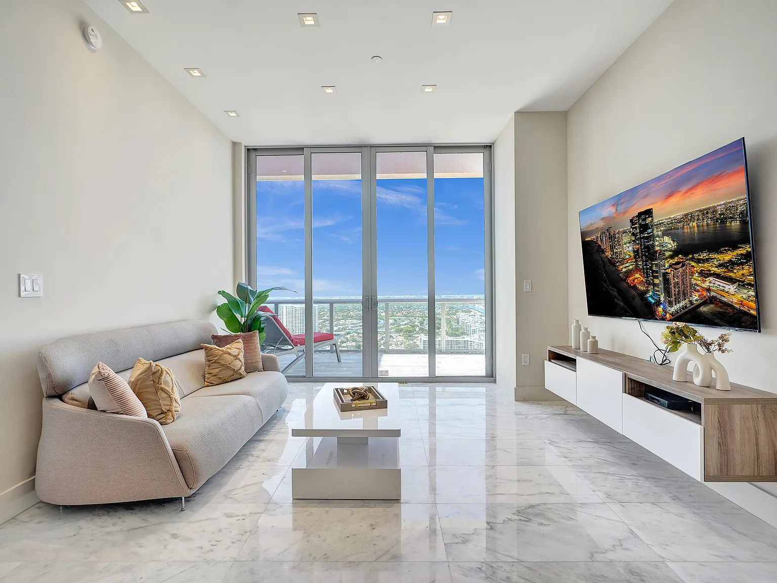 2600 E Hallandale Beach Blvd — Photo 1