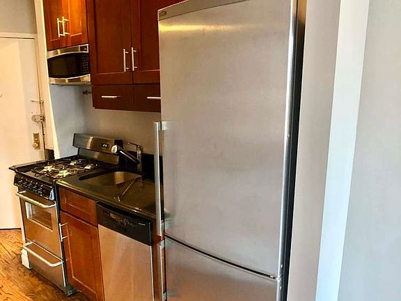 4th image of 20 7th Ave S #3