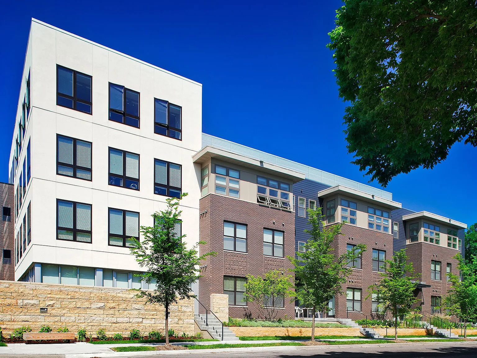 Parkway West Apartments — Photo 3