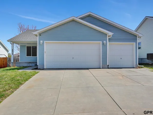 2432 NW 45th St, Lincoln, NE 68524