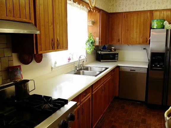 3rd image of 361 Braddock Dr