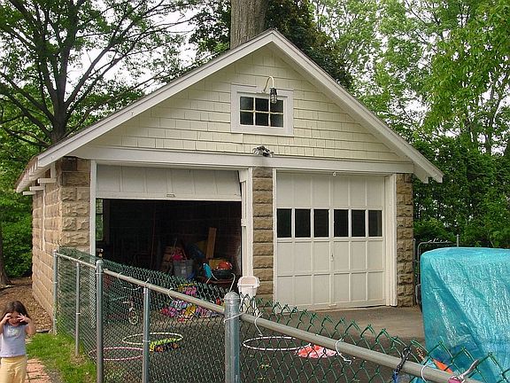 Double Garage w. Loft Space