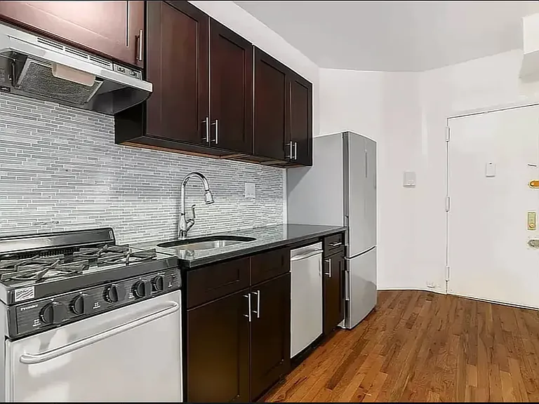 115 Perry St #1A — Photo 3