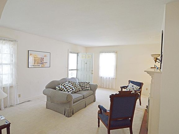 4th image of 1010 Maycliffe Pl