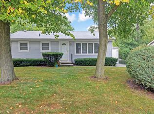 7302 Evans Pl, Darien, IL 60561