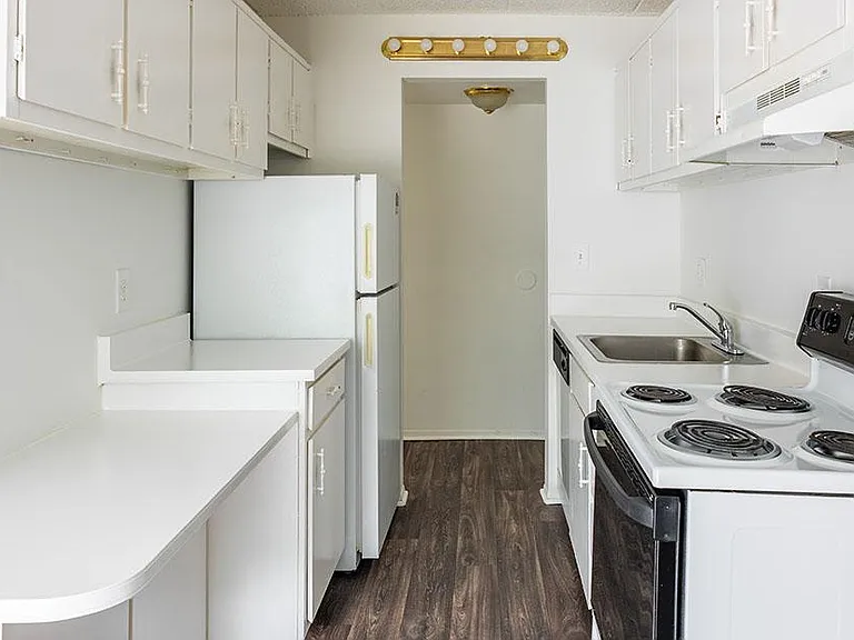 Riverside Village Apartments — Photo 8