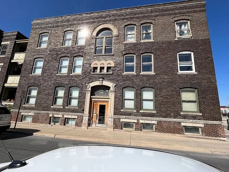 108 E Saint Clair St APT A photo 1