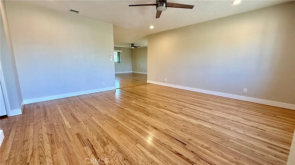 3 bed, 1.5 bath, 1422 sqft, $4,700 — Photo 4