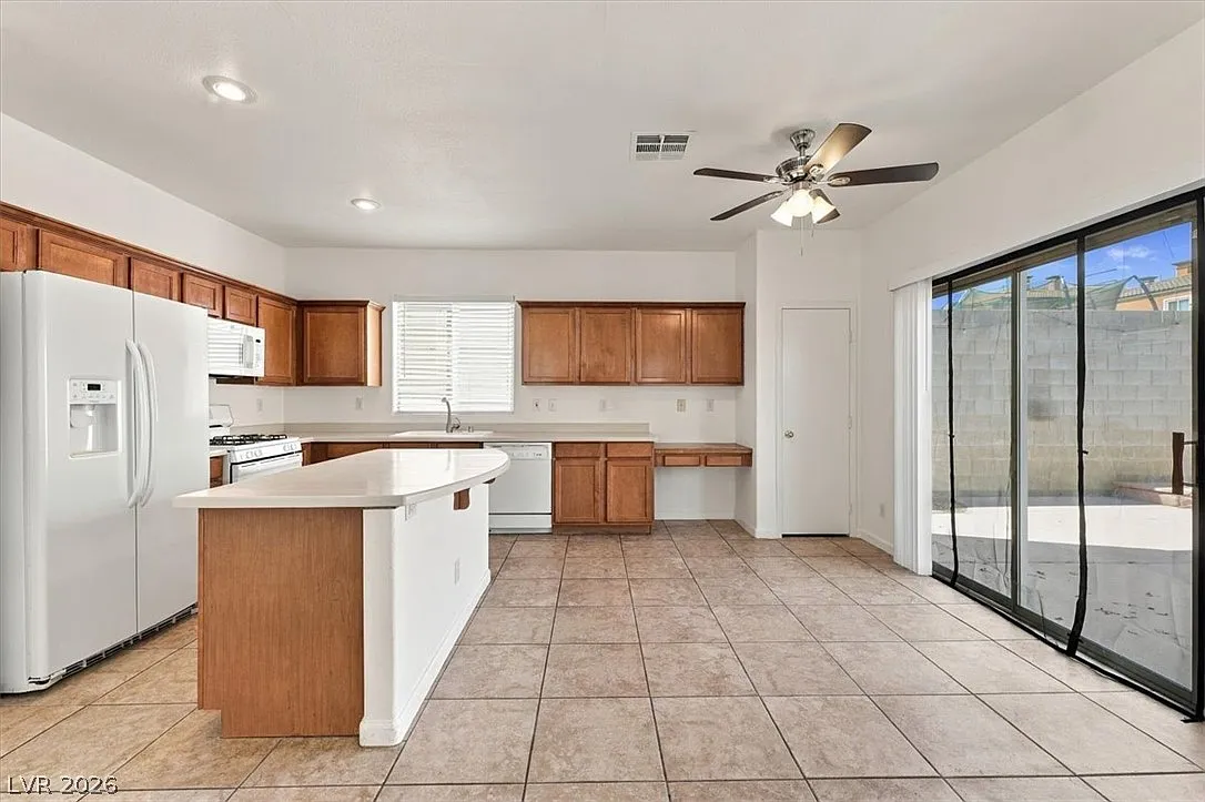 4 bed, 3.0 bath, 2146 sqft, $2,410 — Photo 4