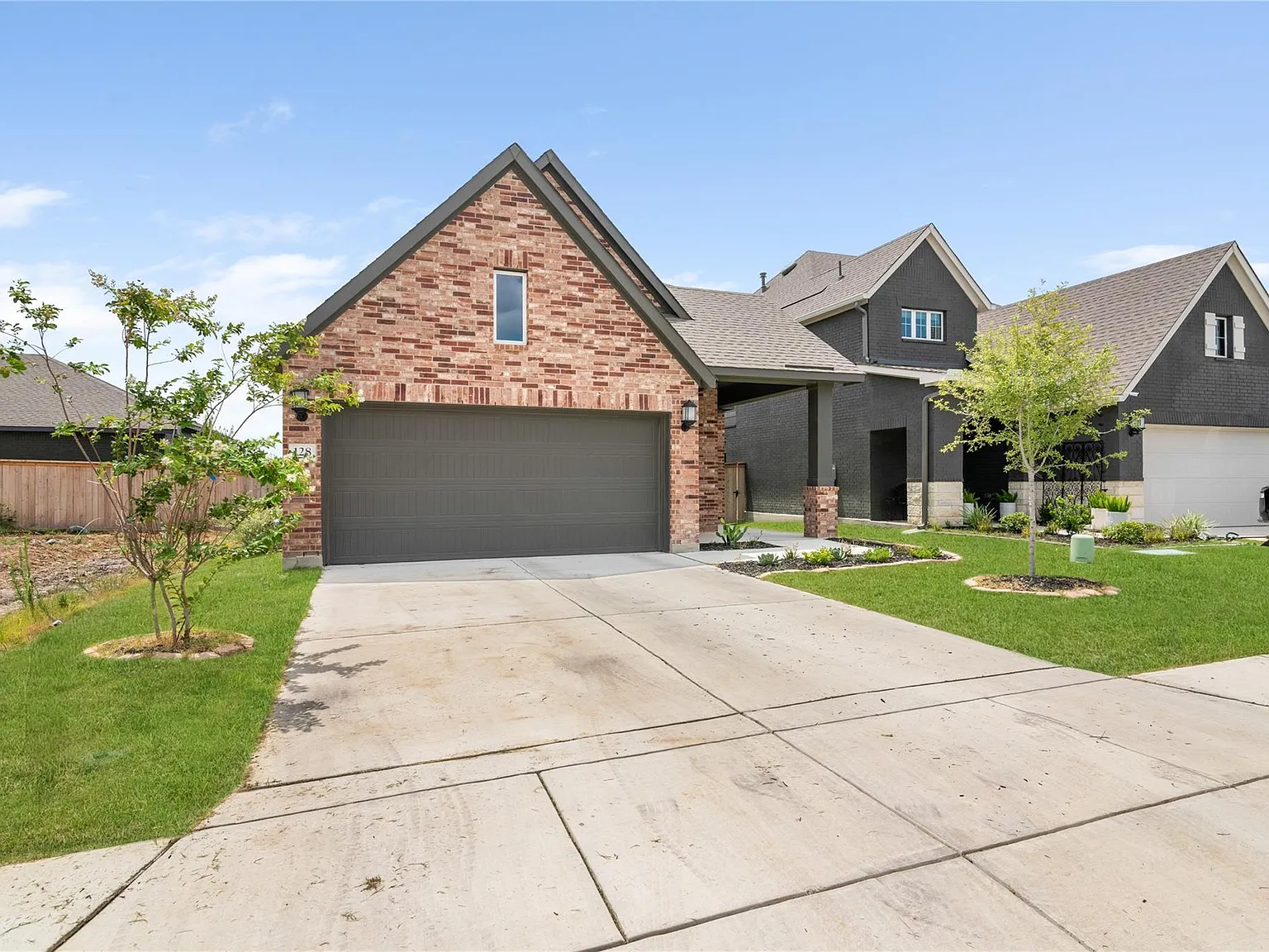3 bed, 2.0 bath, 1970 sqft, $2,250 — Photo 2