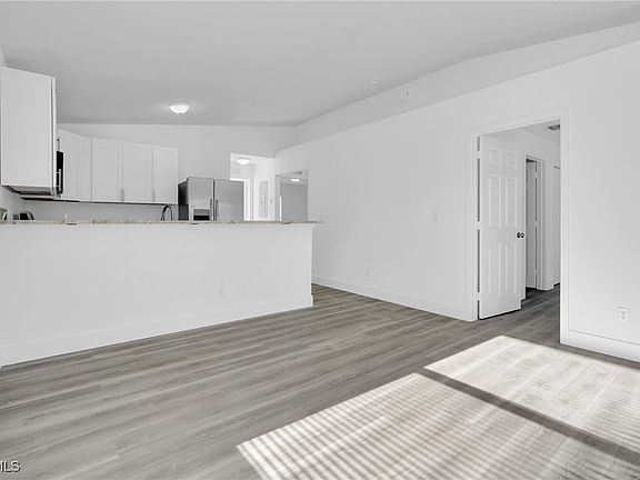 4th image of 4953/4955 28th St SW
