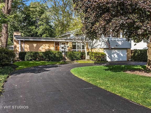 3rd image of 908 Forestway Dr